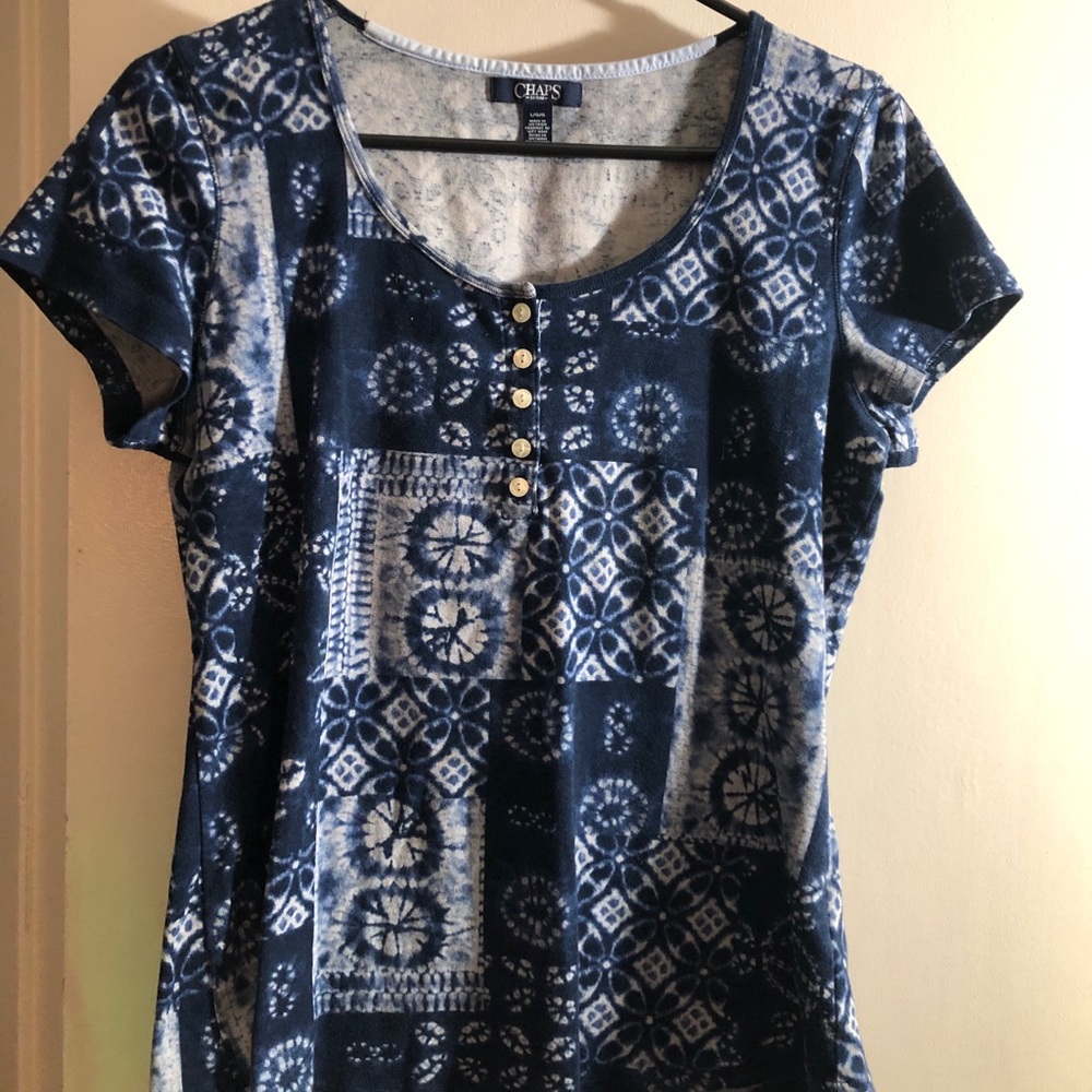 Blue ty dye like t-shirt size L